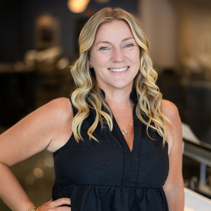 owner Leslie Embry headshot